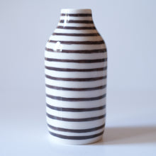 Load image into Gallery viewer, Pear Vase