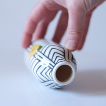 Load image into Gallery viewer, Lemon Vase