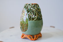 Load image into Gallery viewer, Illustrated Openwork Vase