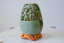 Load image into Gallery viewer, Illustrated Openwork Vase