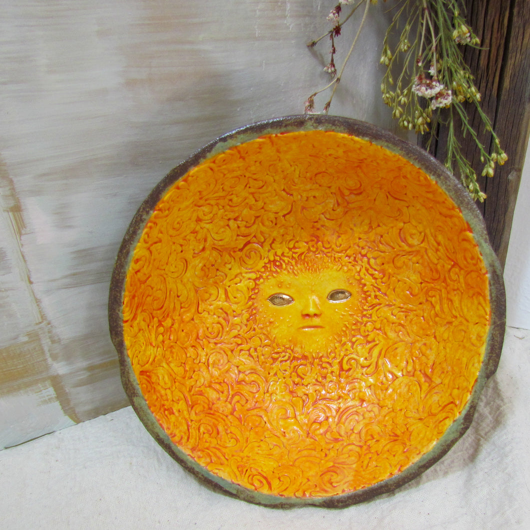 Seeing Sun Face in Moon Bowl